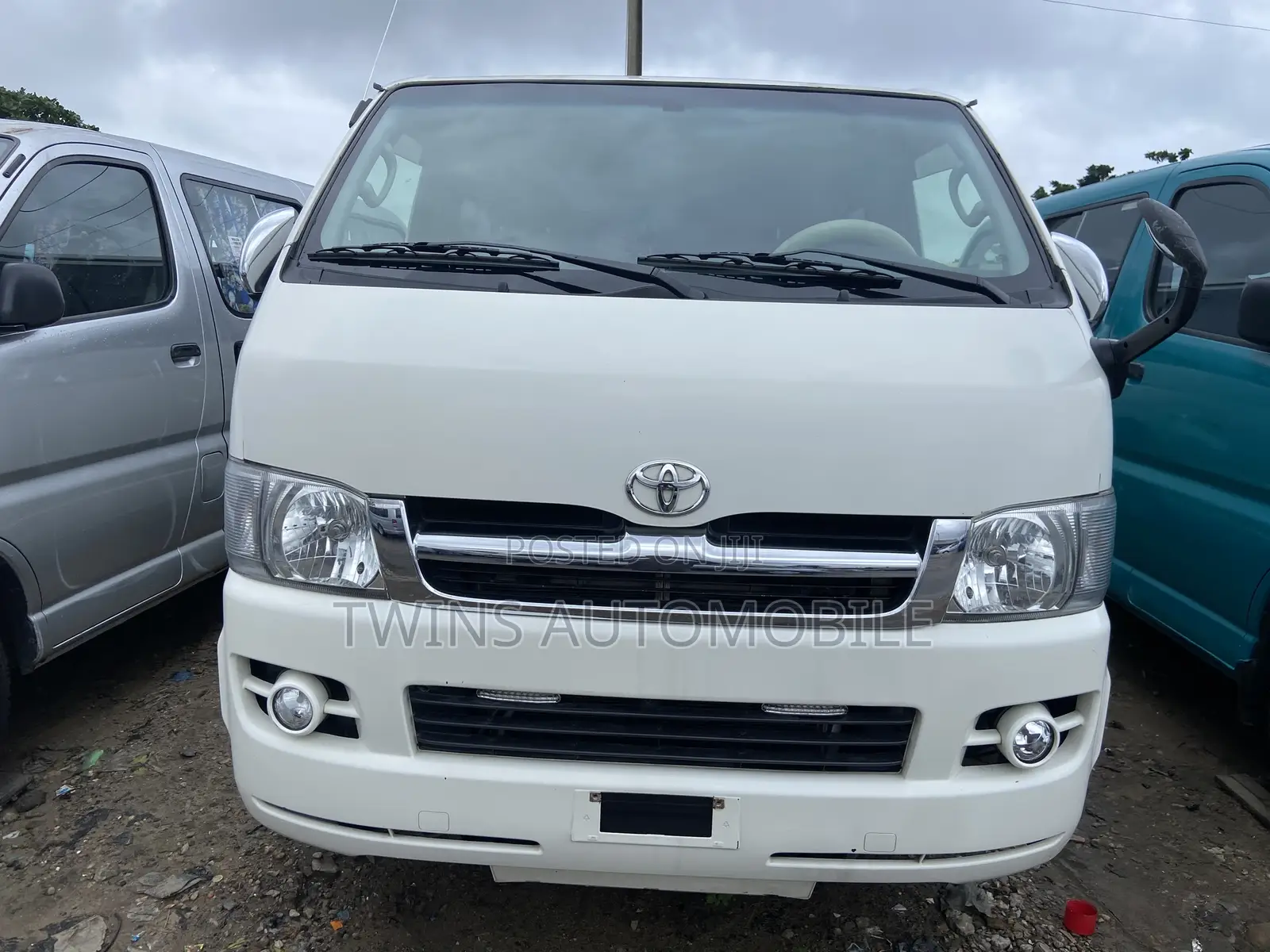 Toyota HiAce 2012 White