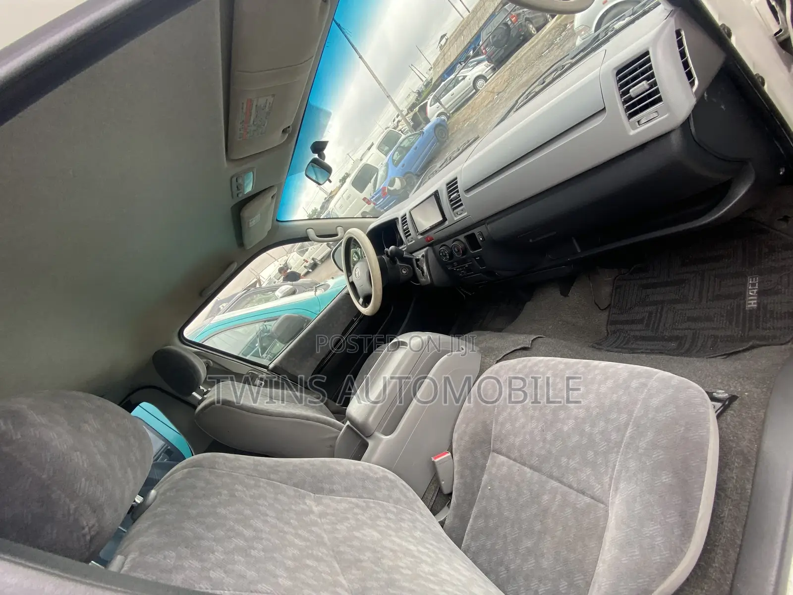 Toyota HiAce 2012 White