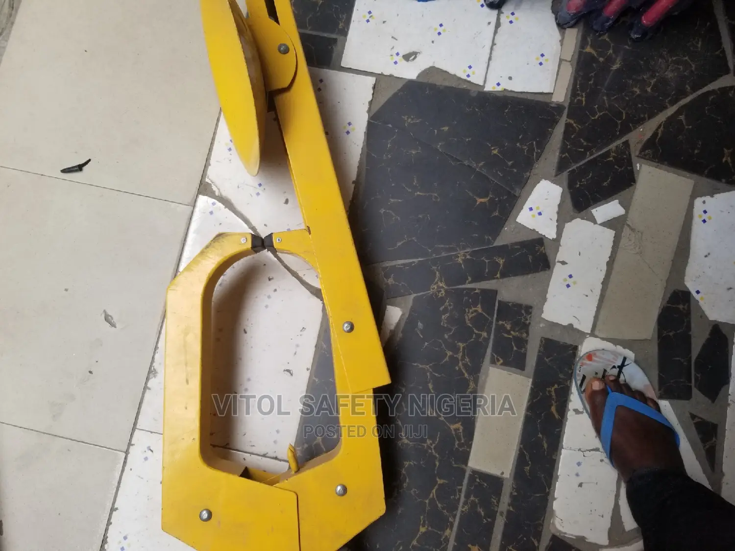 Adjustable Wheel Lock - Fits Nearly All 10" - 18" Wheels
