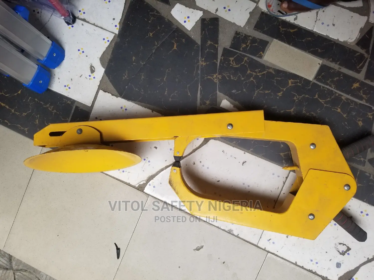 Adjustable Wheel Lock - Fits Nearly All 10" - 18" Wheels