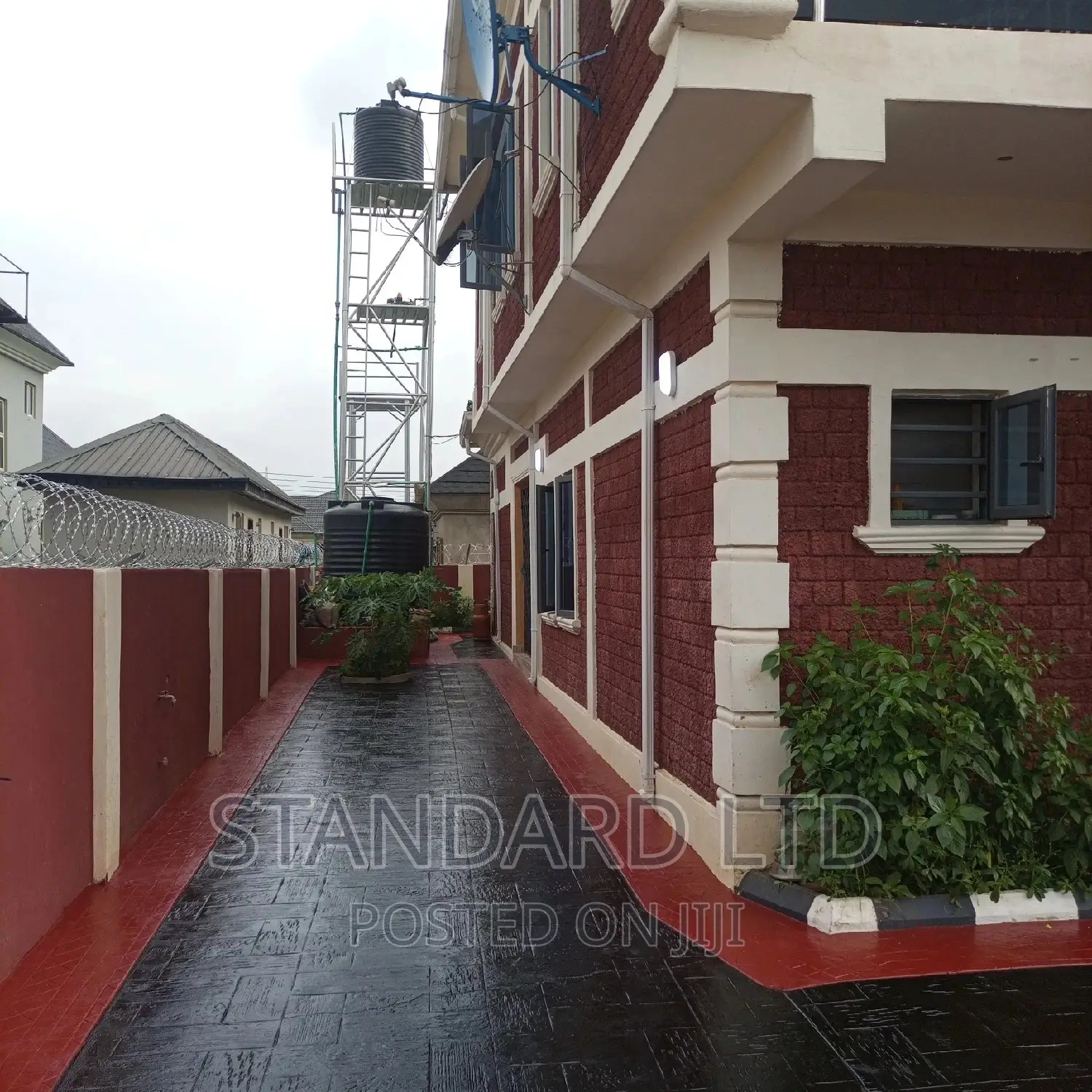 Stamp Concrete Floor (Red Black)
