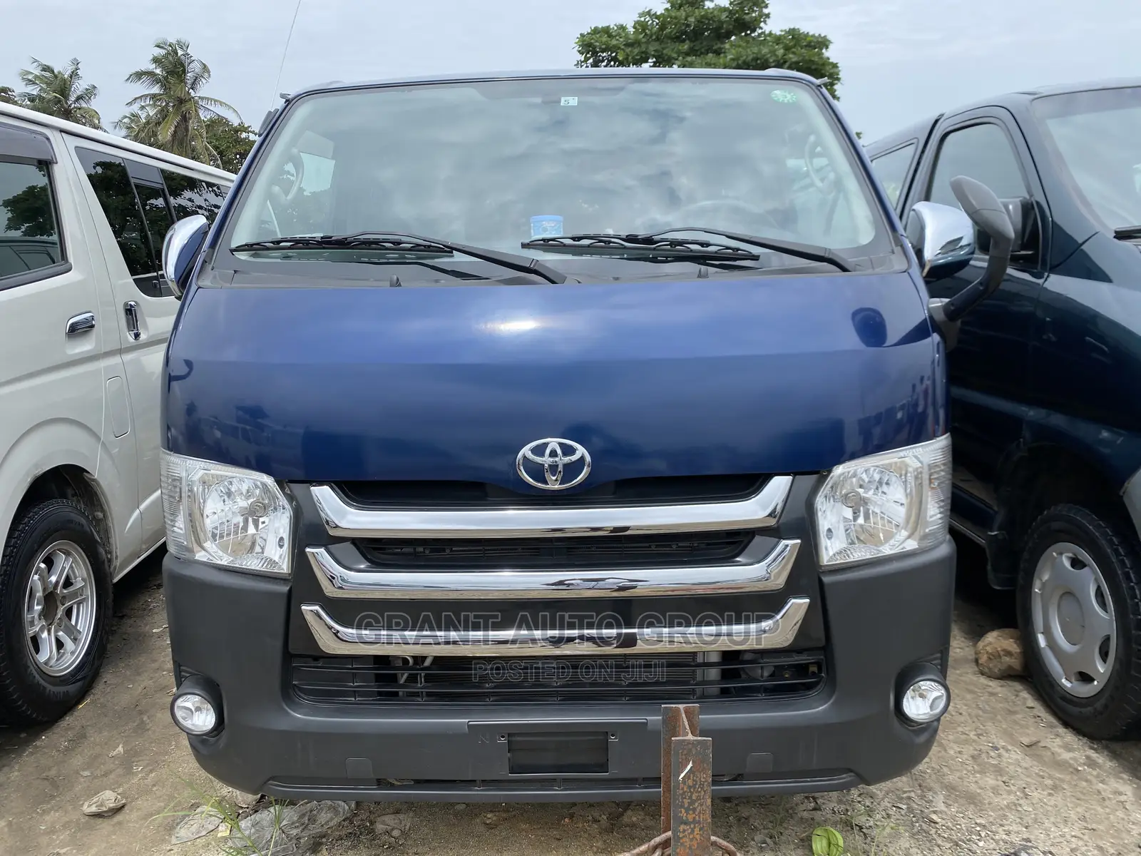 Toyota HiAce 2014 Blue
