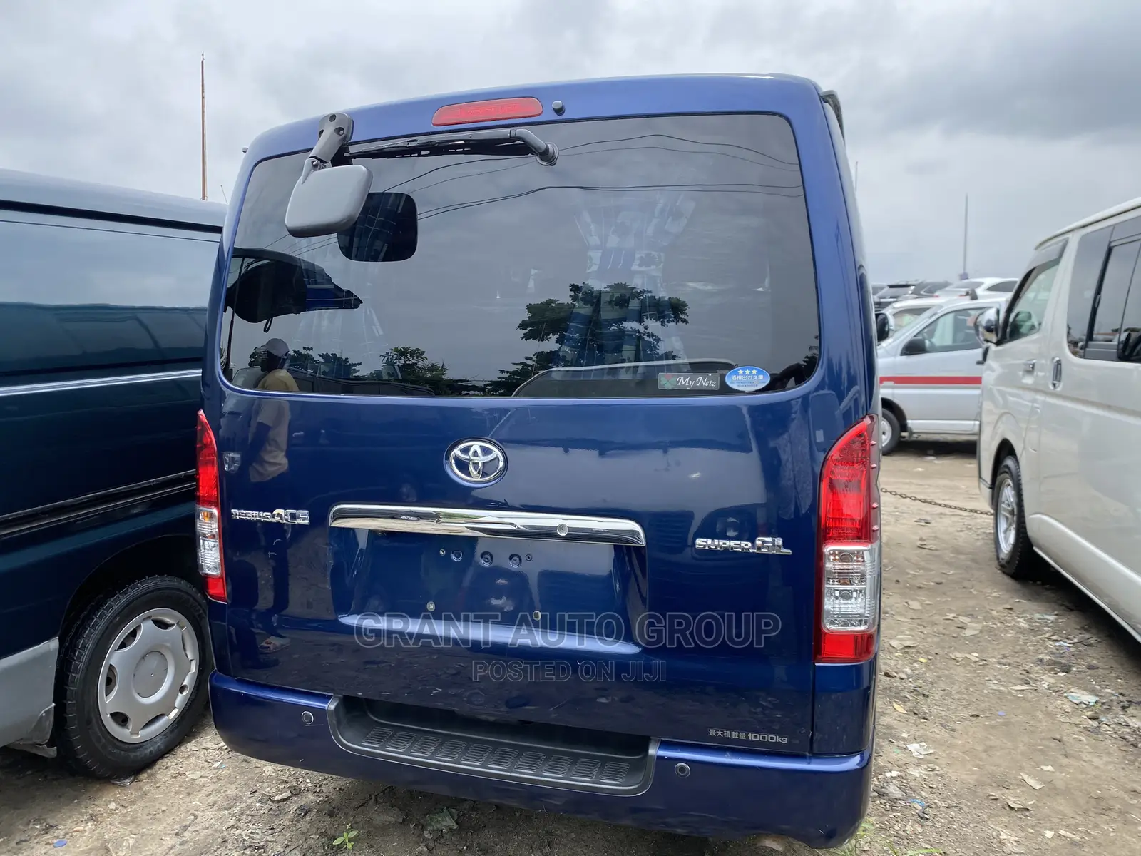 Toyota HiAce 2014 Blue