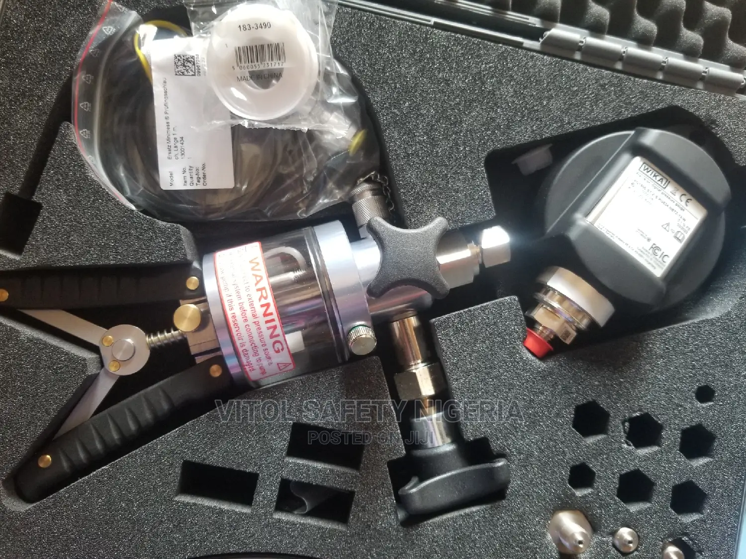 Pressure Calibrator With Pump
