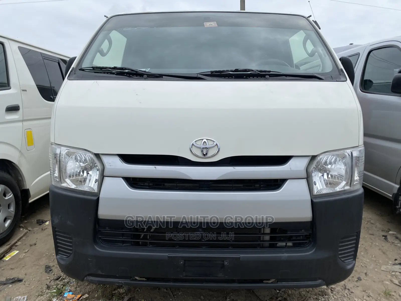 Toyota HiAce 2013 White