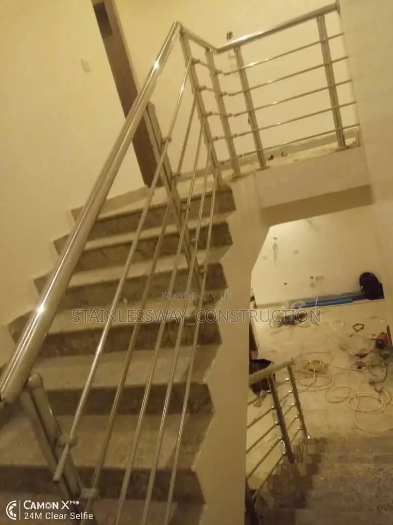 Horizontal Stainless Handrail Staircase Support