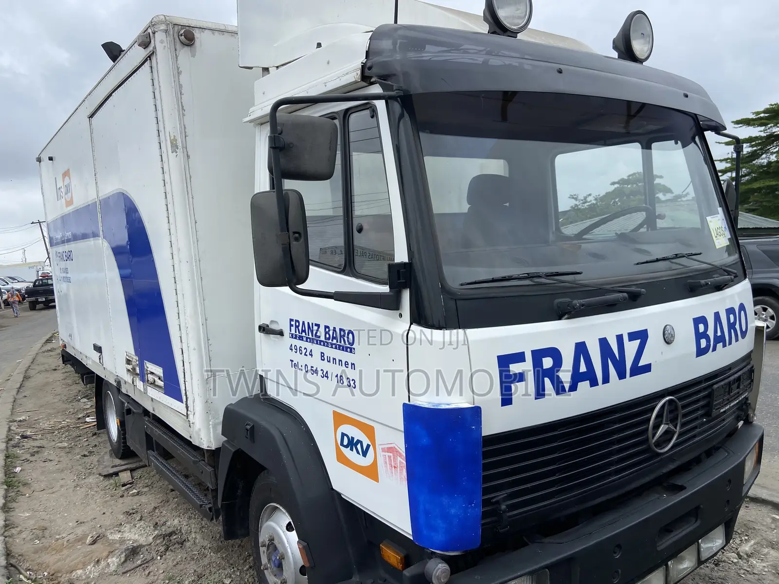 Mercedes-Benz 814 Mini Truck 16feet