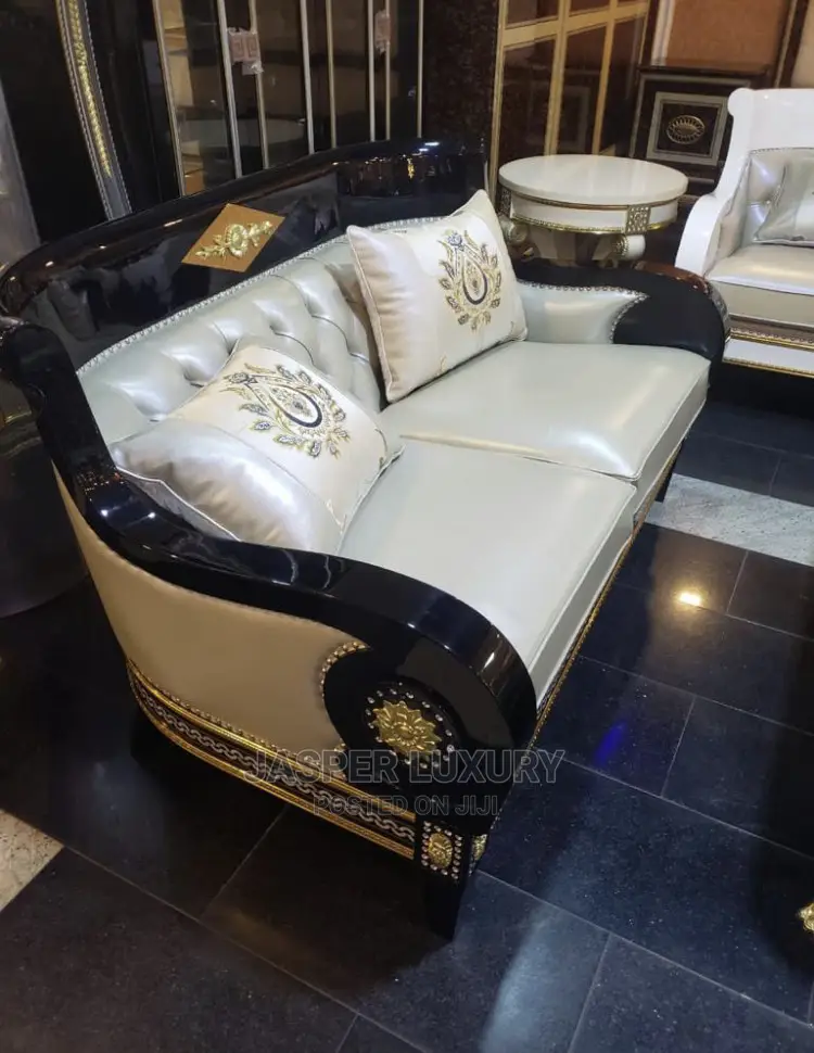 Quality 7 Seater Living Room Leather Sofa Set.