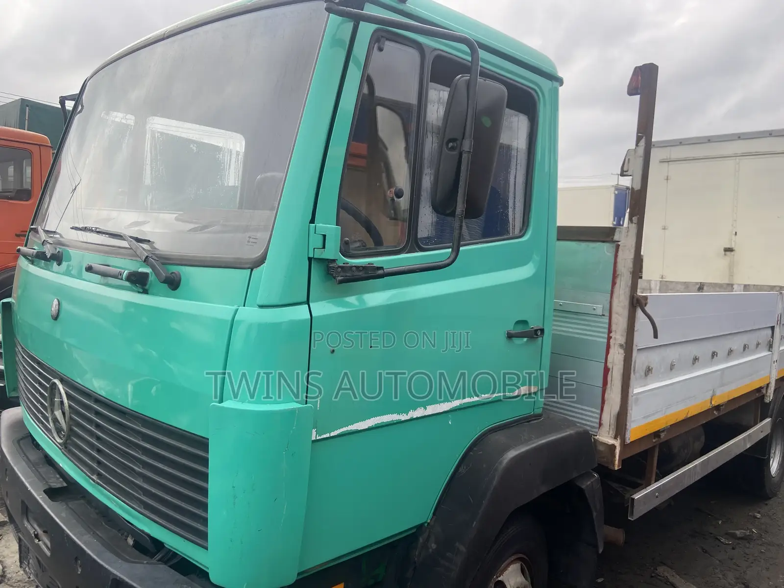 Mercedes Benz 814 Green