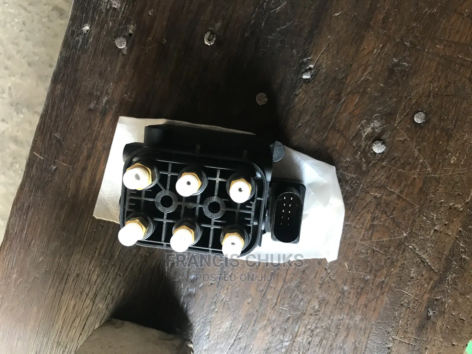 Airmatic Valve for Mercedes Benz All Kind S550, ML350, Etc