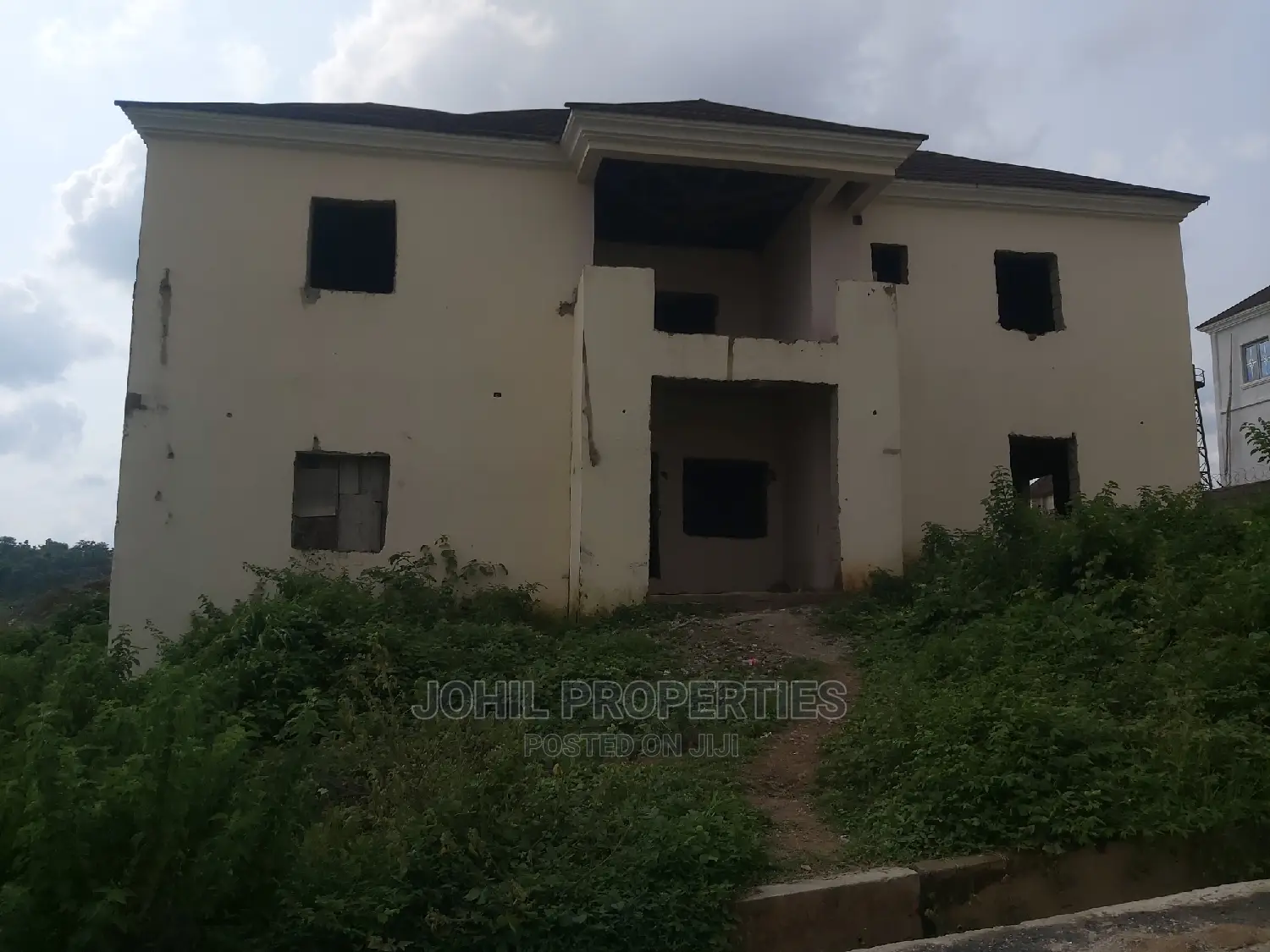 5bdrm Duplex in Naf Valley Asokoro for sale