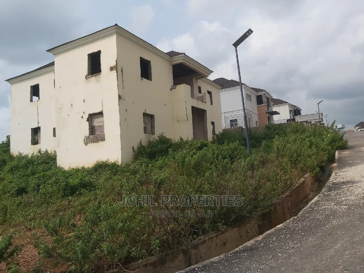 5bdrm Duplex in Naf Valley Asokoro for sale