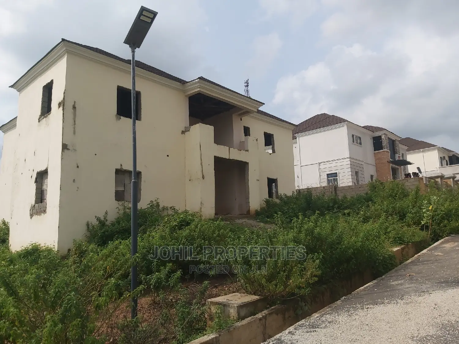 5bdrm Duplex in Naf Valley Asokoro for sale
