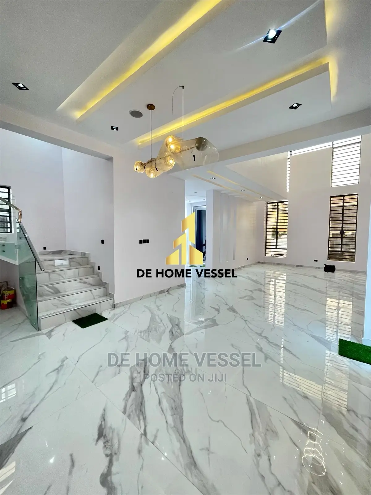 5bdrm Duplex in Chevron for Sale