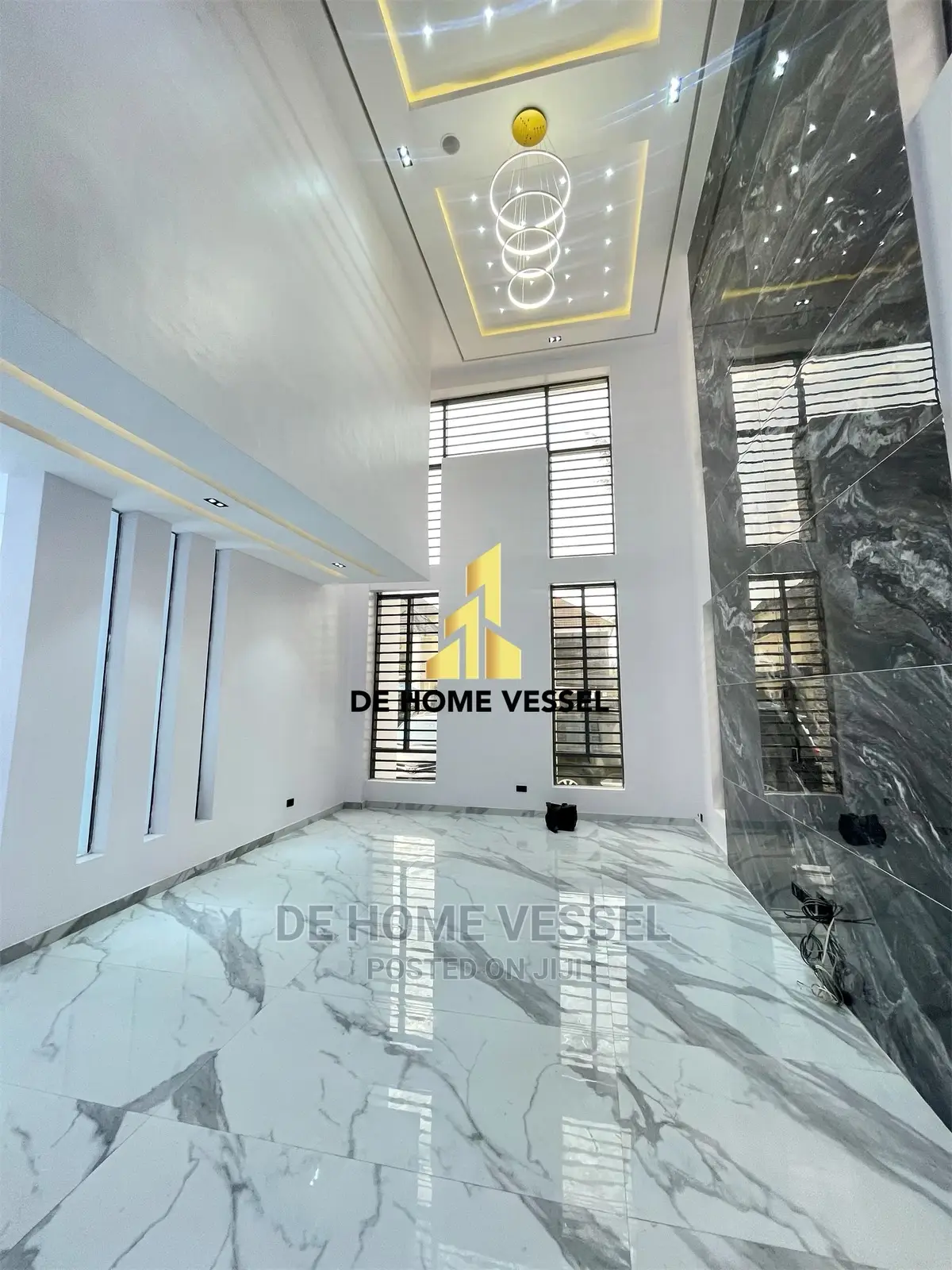 5bdrm Duplex in Chevron for Sale