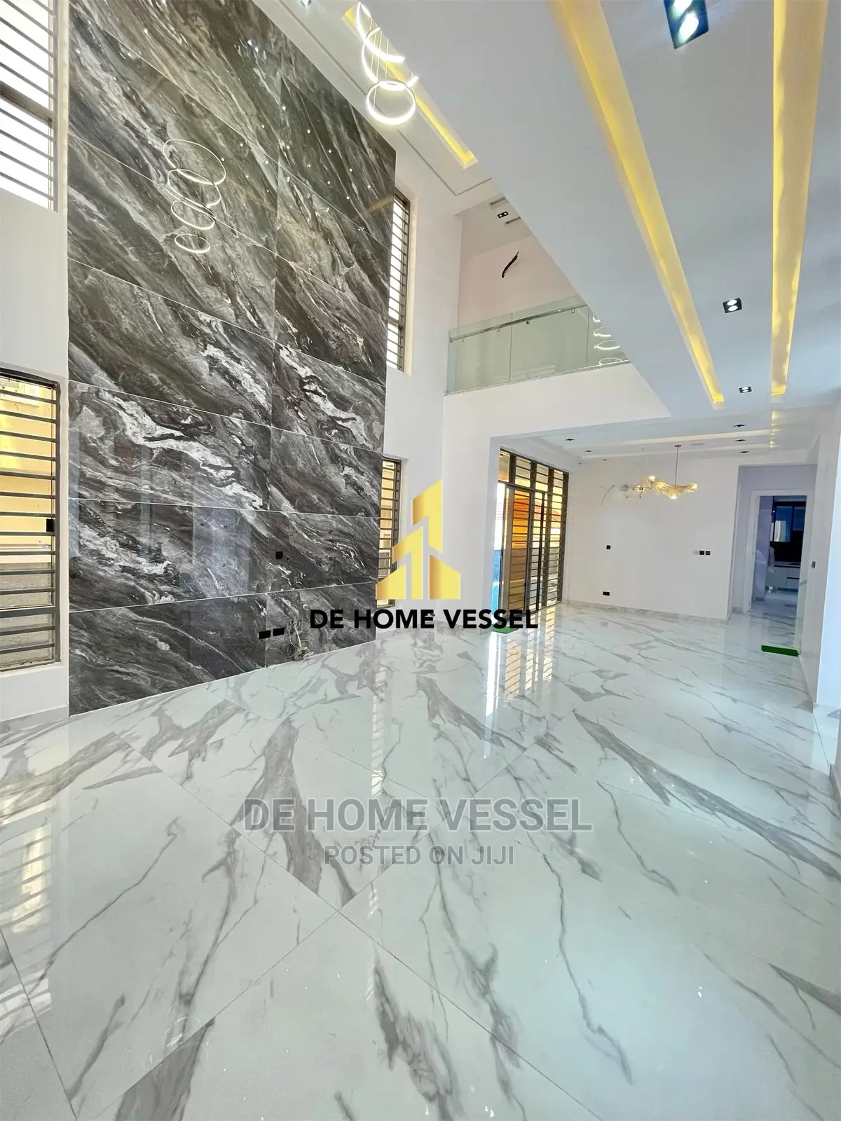 5bdrm Duplex in Chevron for Sale