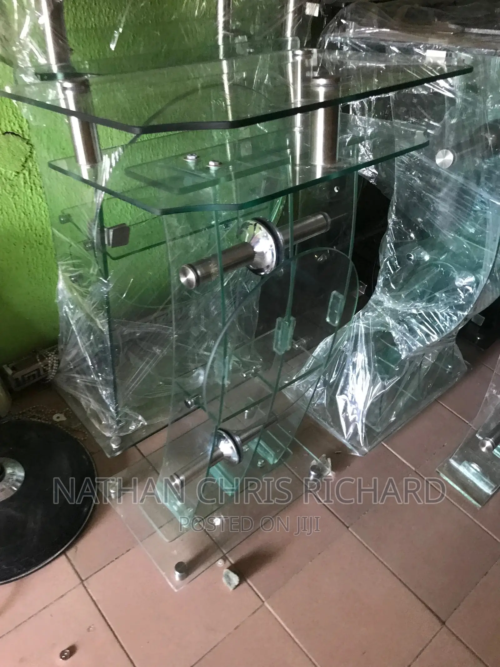 High Quality Glass Pulpit