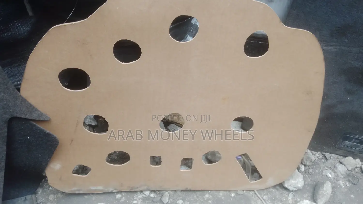 Booth Bord an Spare Tires