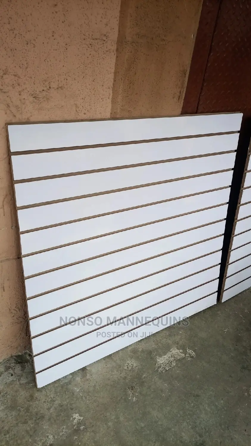 White Color 4 Feets By 4 Feets Mdf Slat Wall Display Board