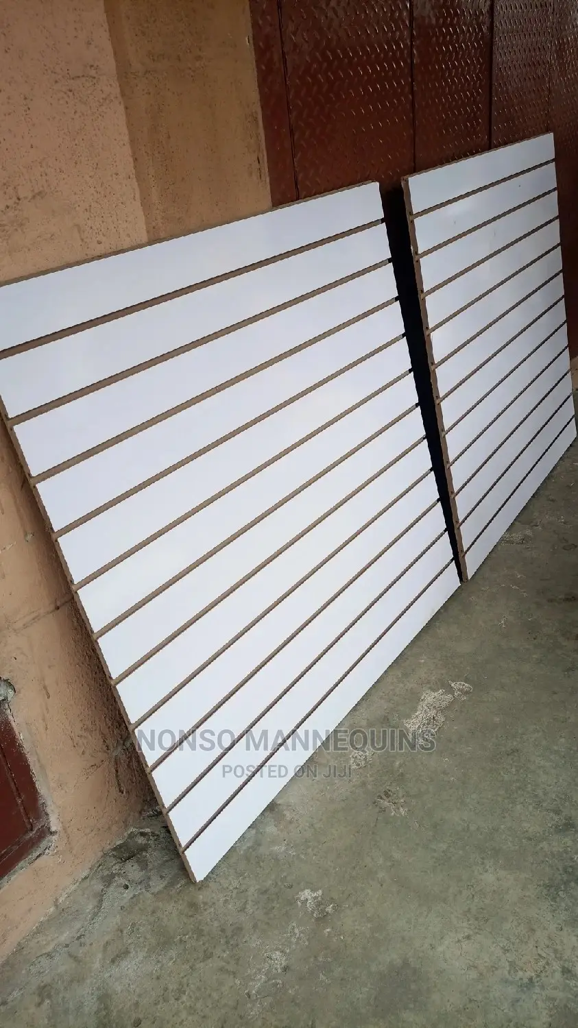 White Color 4 Feets By 4 Feets Mdf Slat Wall Display Board