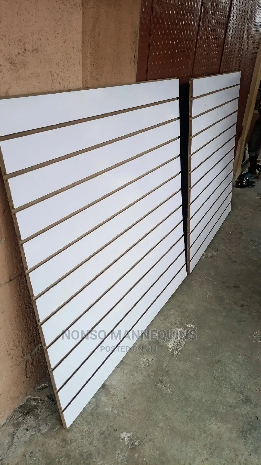 White Color 4 Feets By 4 Feets Mdf Slat Wall Display Board