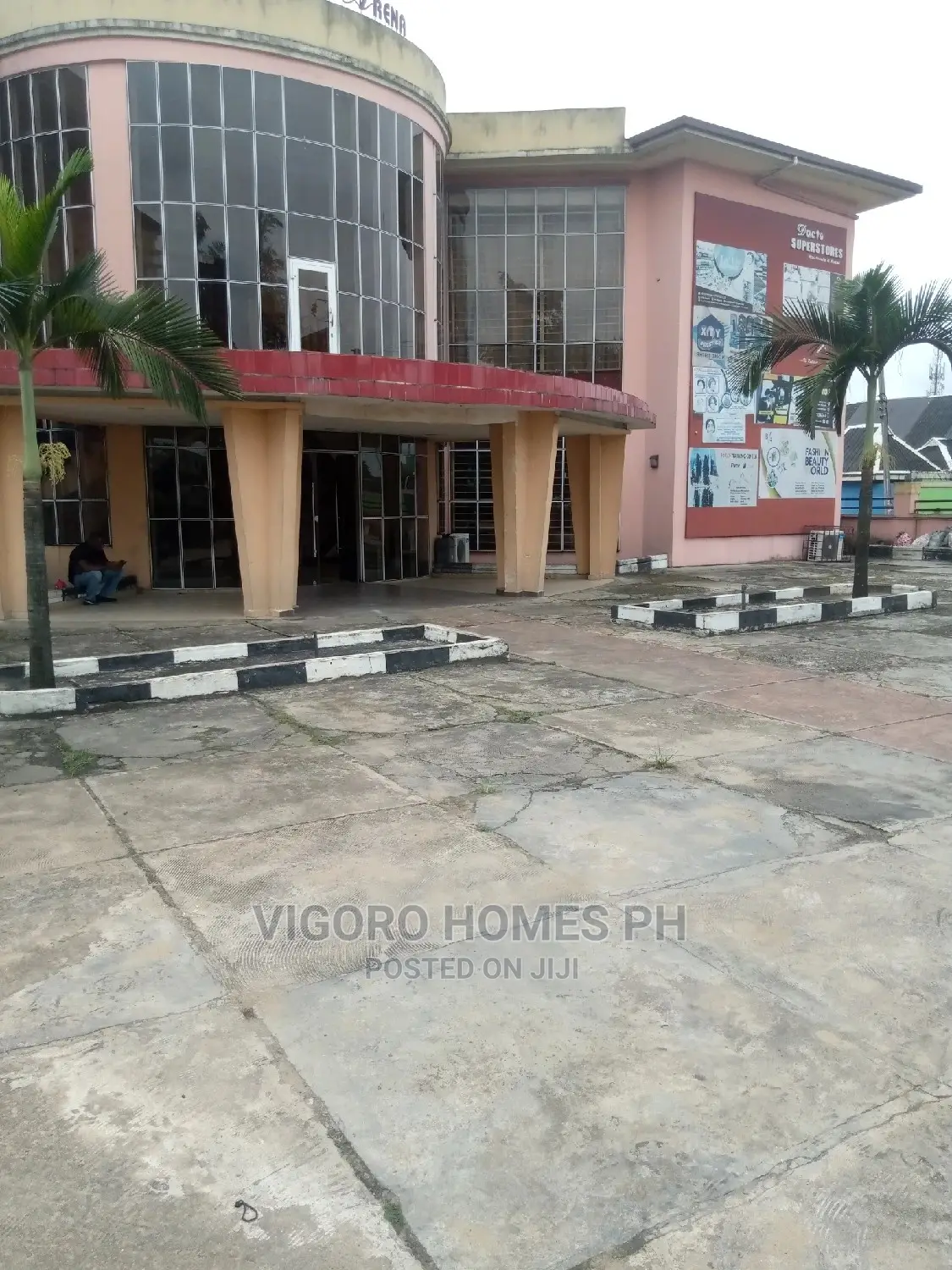 Shoping /Offices and Event Complex for Sale