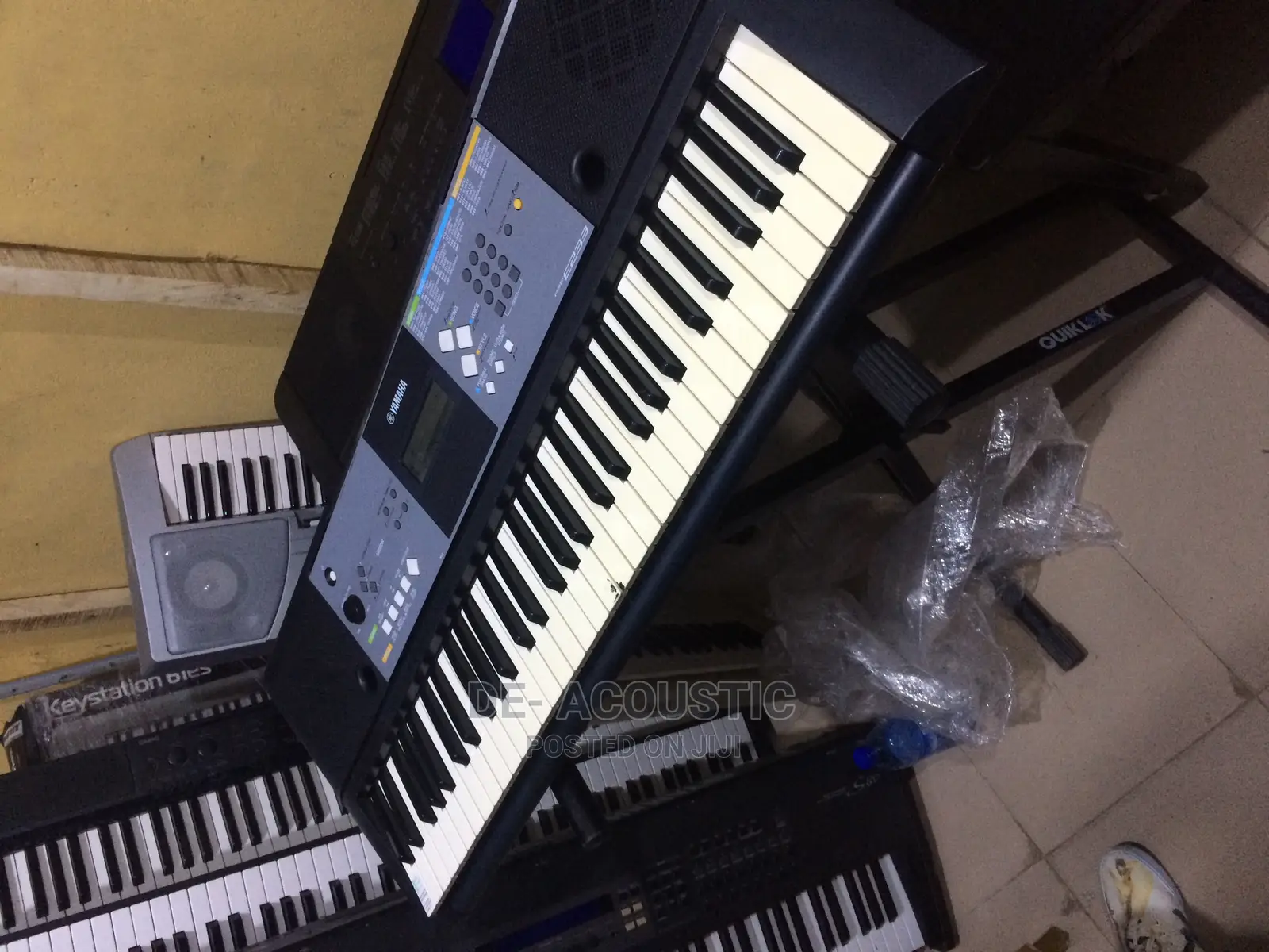 Yamaha PSR-E233 61-Key Premium Portable Keyboard