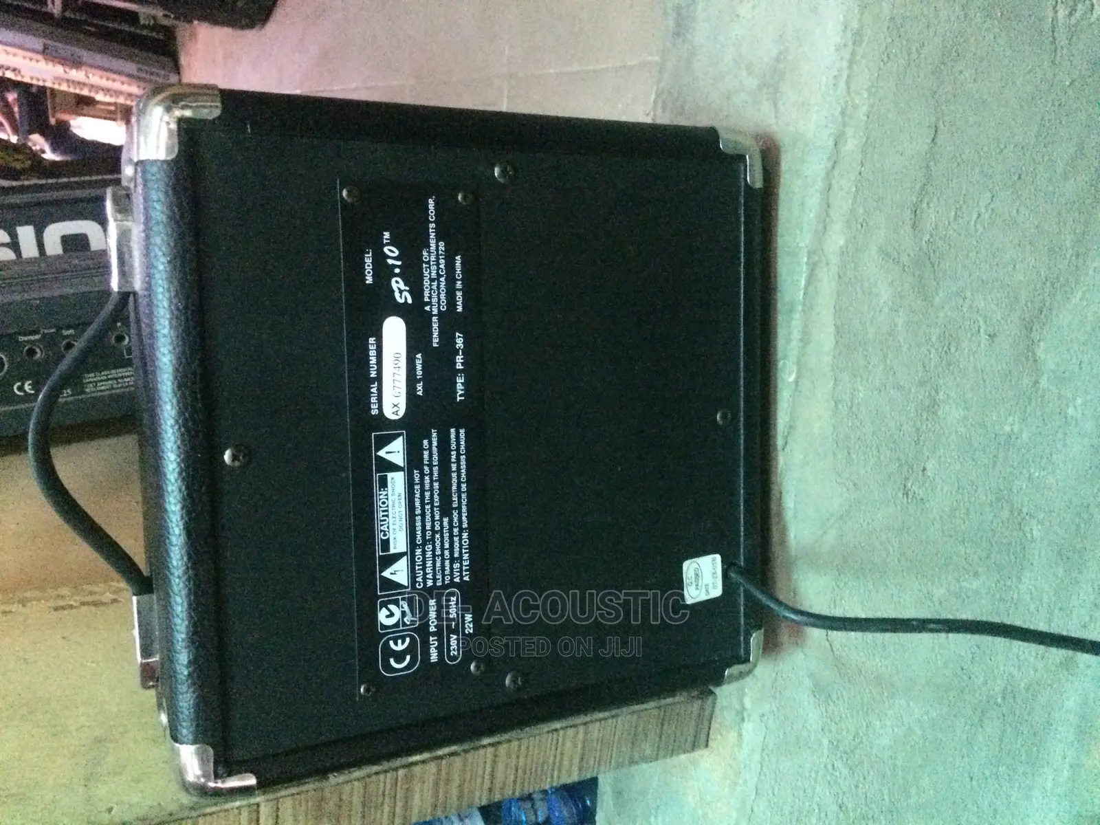 Squier by Fender SP-10 Portable Electric Guitar Amplifier