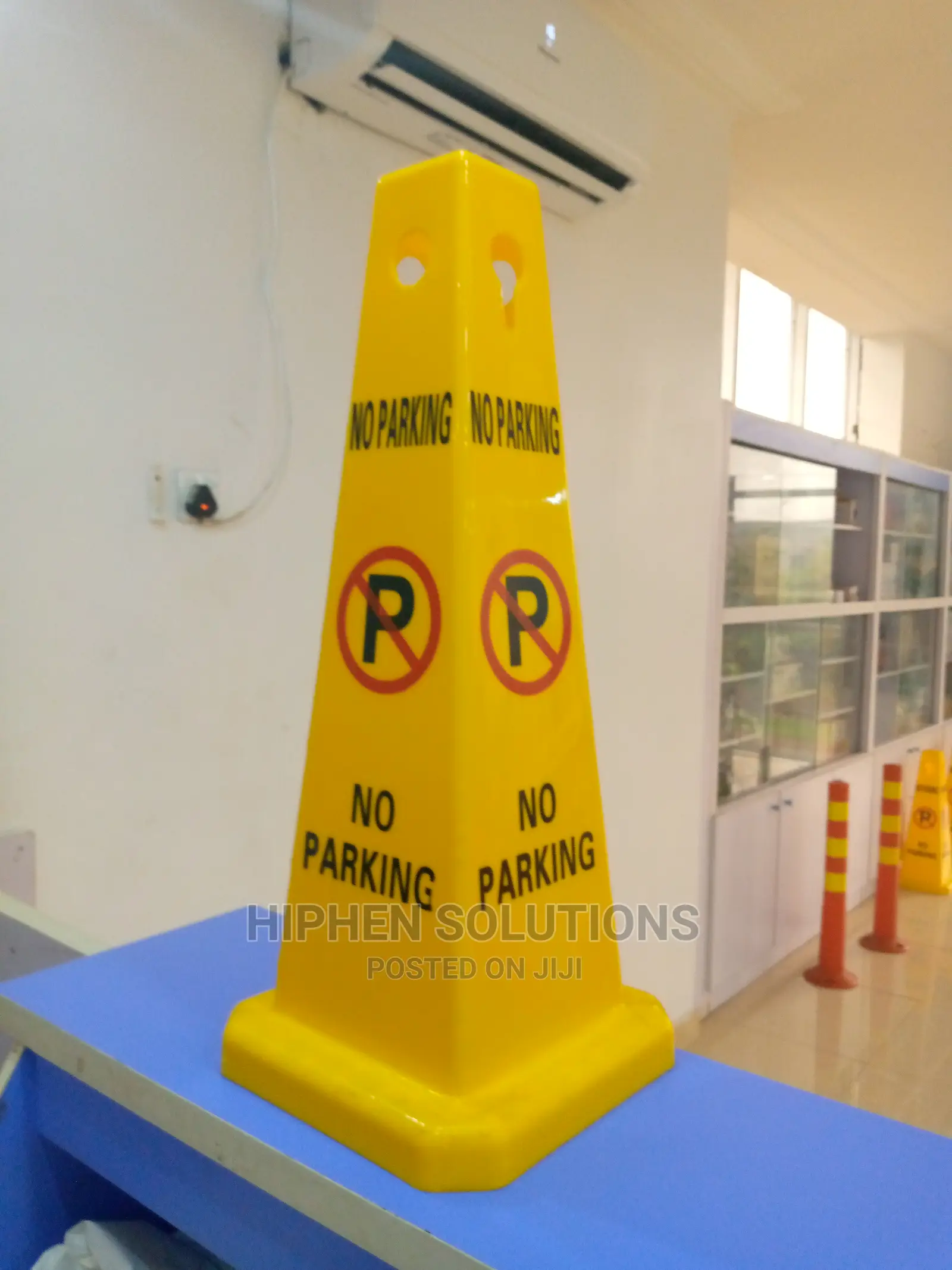 Long Lasting No Parking Sign