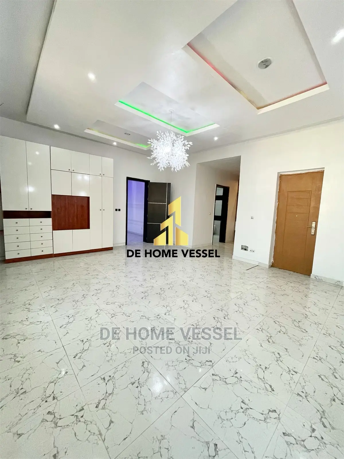 5bdrm Duplex in Chevron for Sale