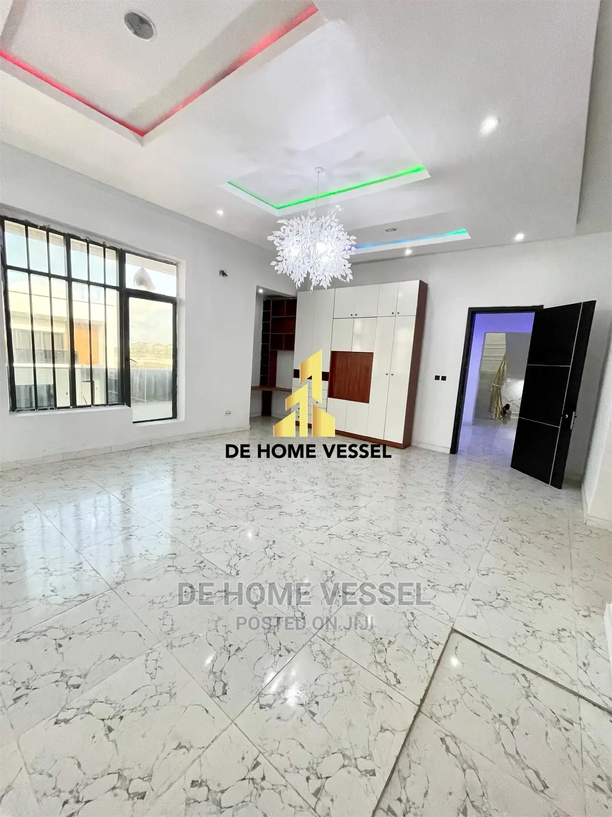 5bdrm Duplex in Chevron for Sale
