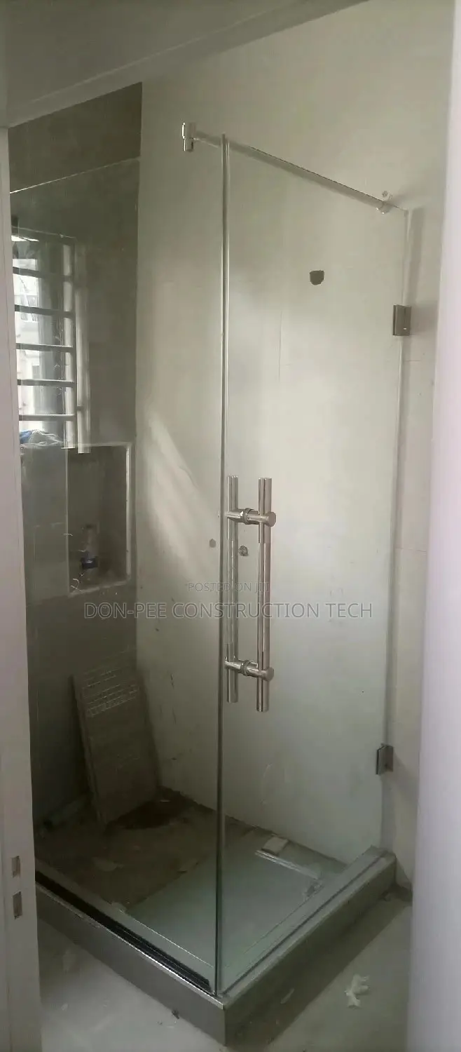 Clear Shower Cubicle