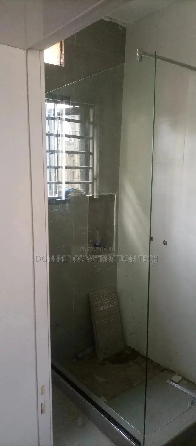 Clear Shower Cubicle