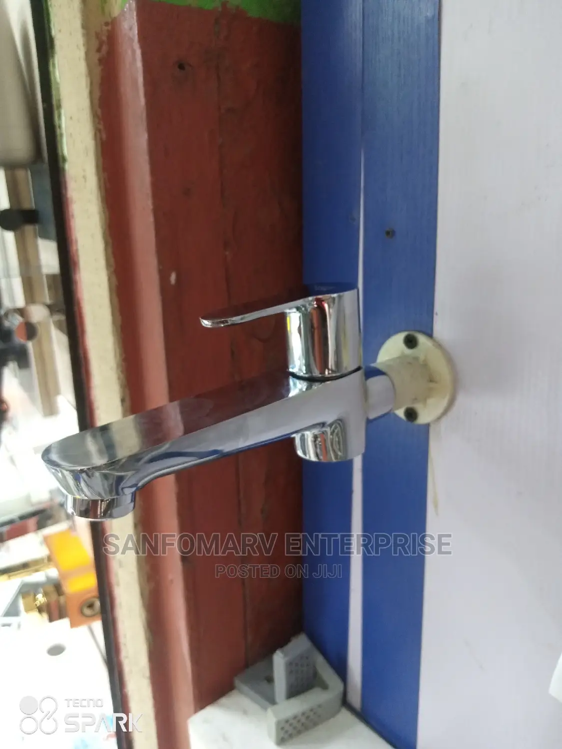 Italian Bib Tap