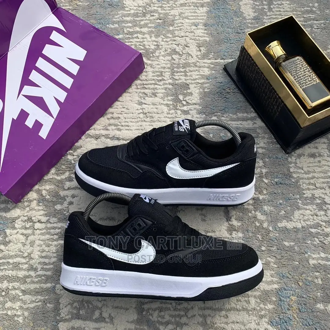 *Nike Sb Adversary’ Black White