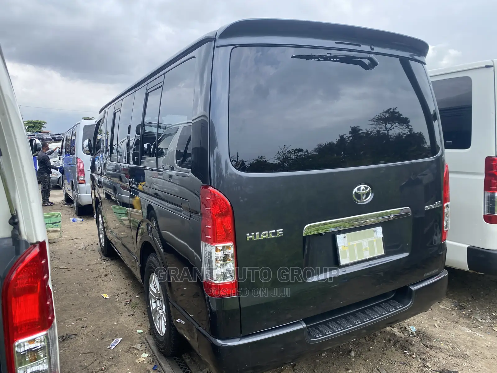 Toyota HiAce 2010 Black