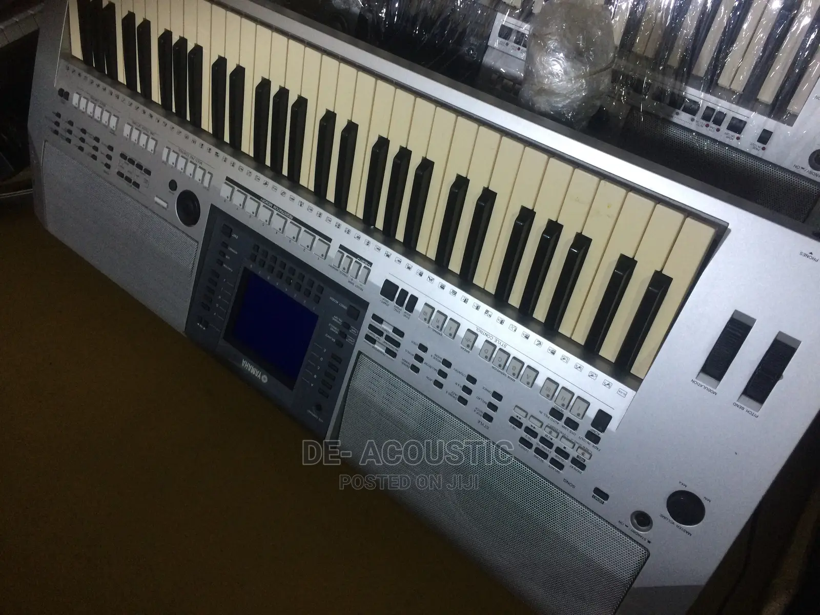 Yamaha PSR-S700 - 61-Key Arranger Workstation Keyboard