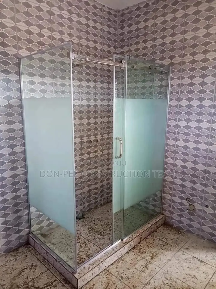 Clear Glass Shower Cubicle
