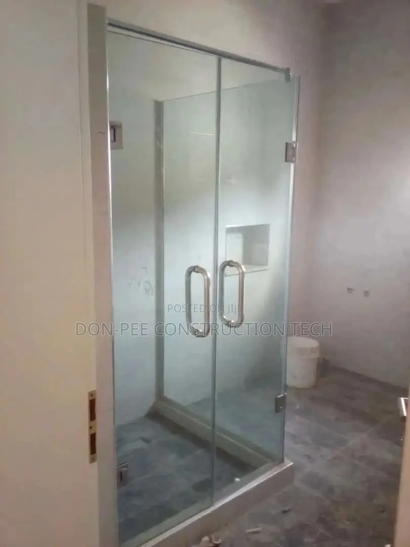 Clear Glass Shower Cubicle