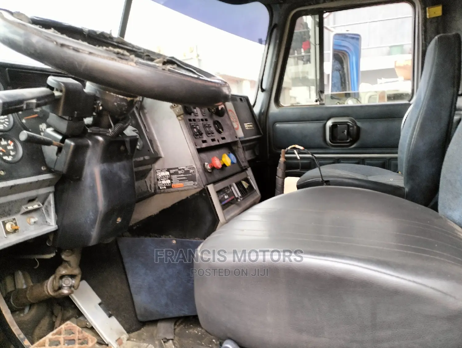 Mack CH Truck 2004 With Bucket