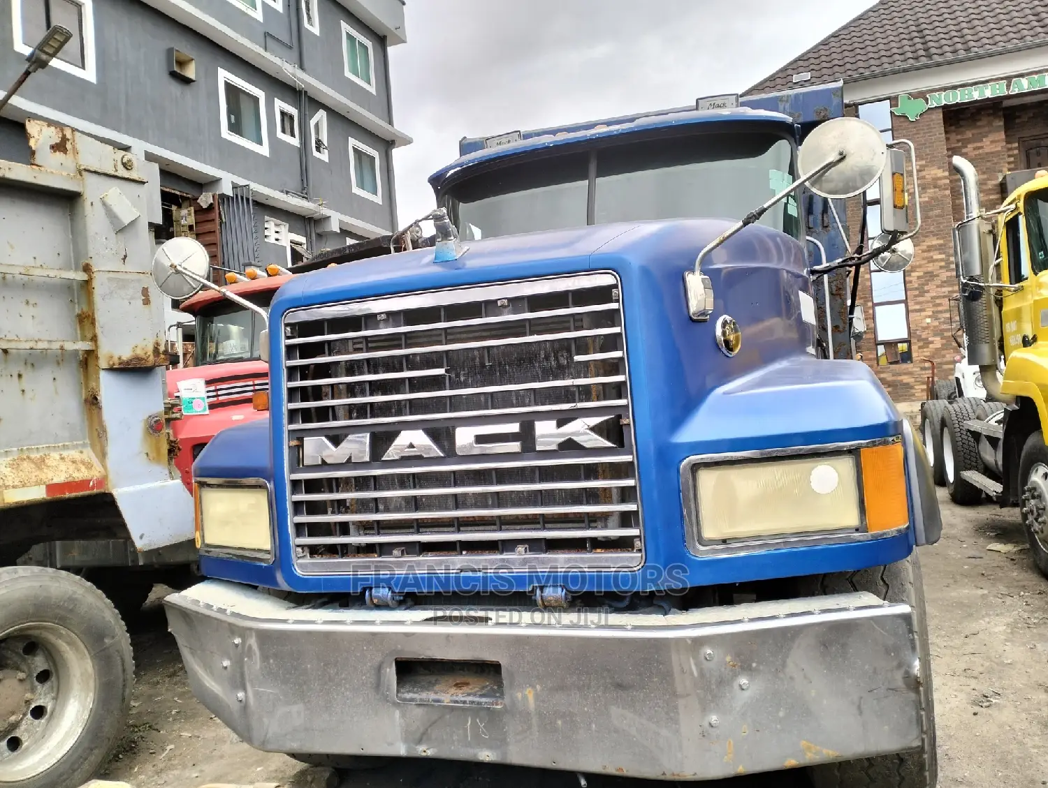 Mack CH Truck 2004 With Bucket