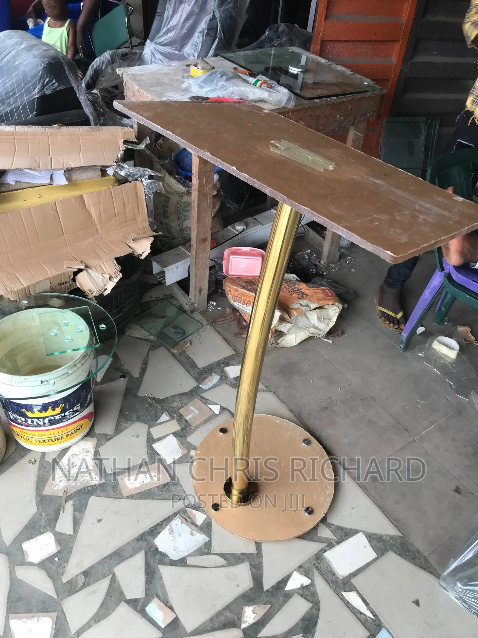 Single Pole Altar