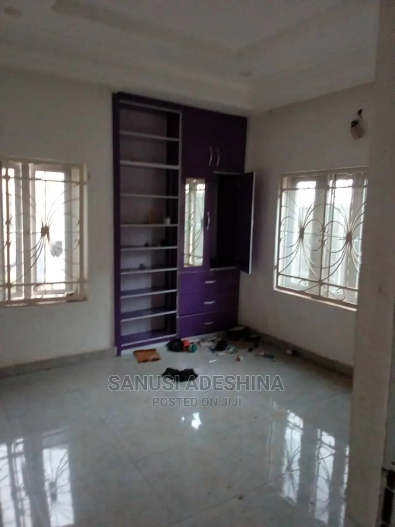 3bdrm Bungalow in Efab Version,By, Gwarinpa for rent