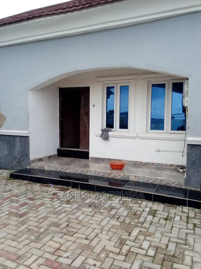 3bdrm Bungalow in Efab Version,By, Gwarinpa for rent