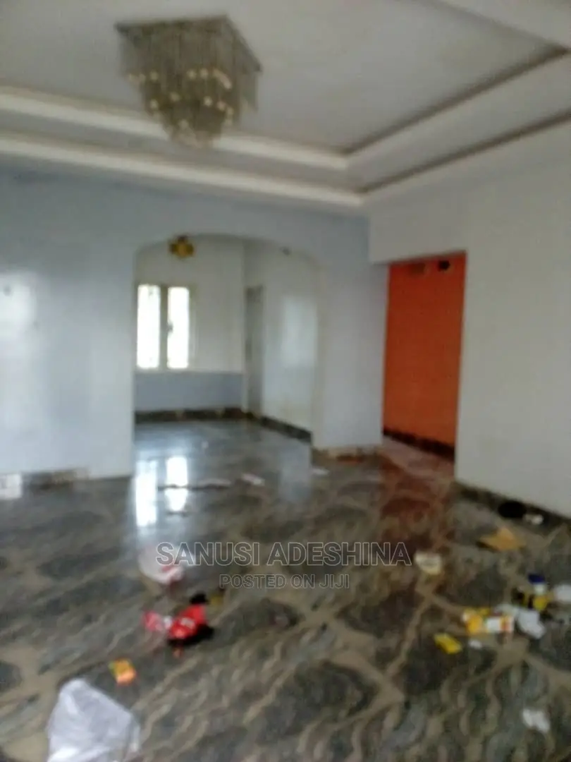3bdrm Bungalow in Efab Version,By, Gwarinpa for rent
