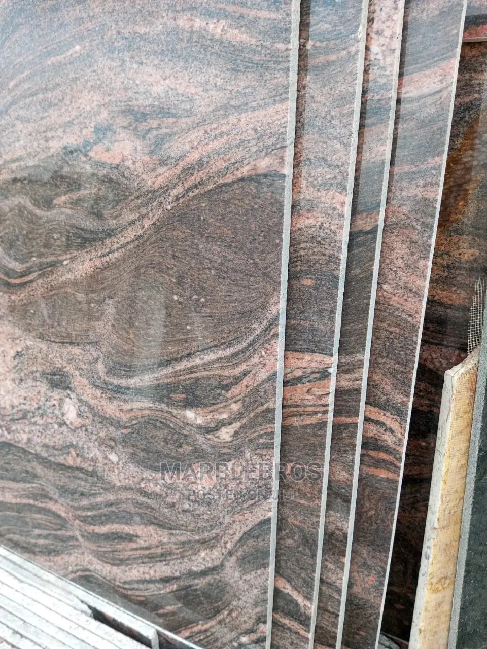 Granite Stone for Kitchen Counter Top and Staircase Finishin