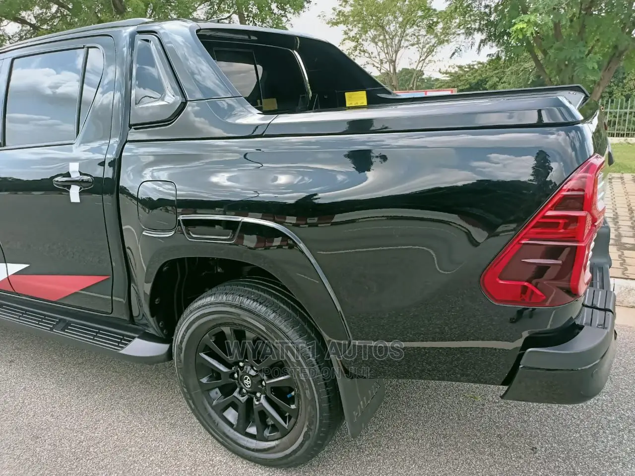 New Toyota Hilux 2022 Black