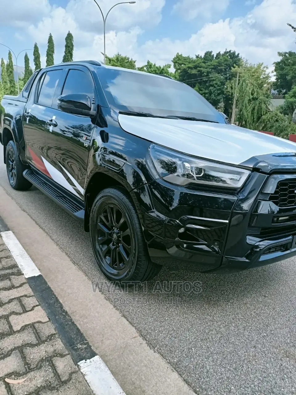New Toyota Hilux 2022 Black