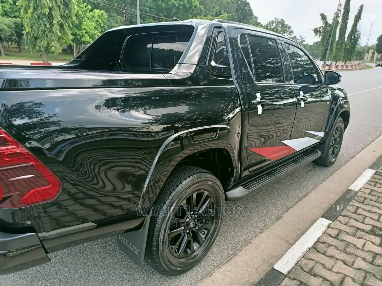 New Toyota Hilux 2022 Black