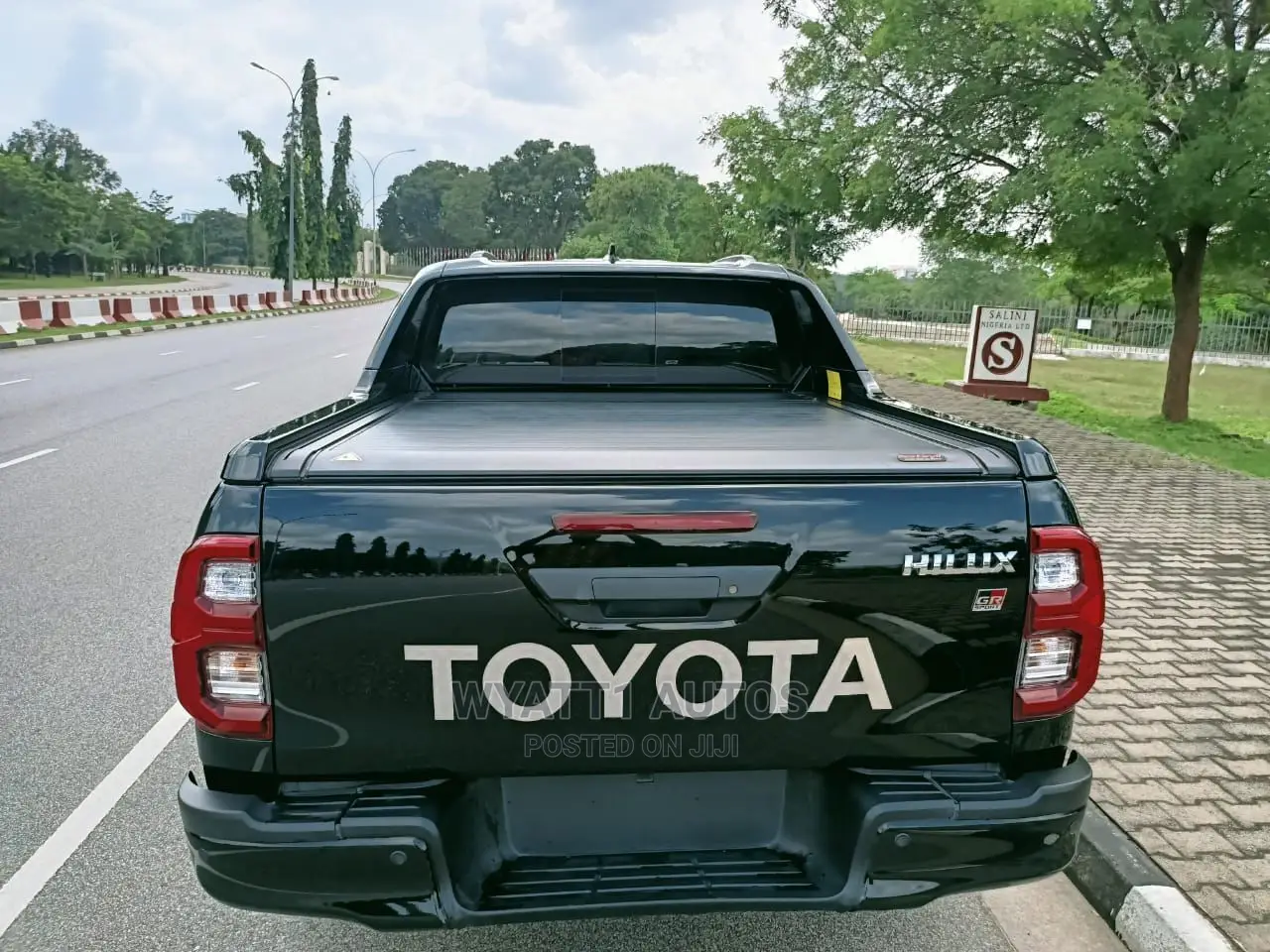 New Toyota Hilux 2022 Black